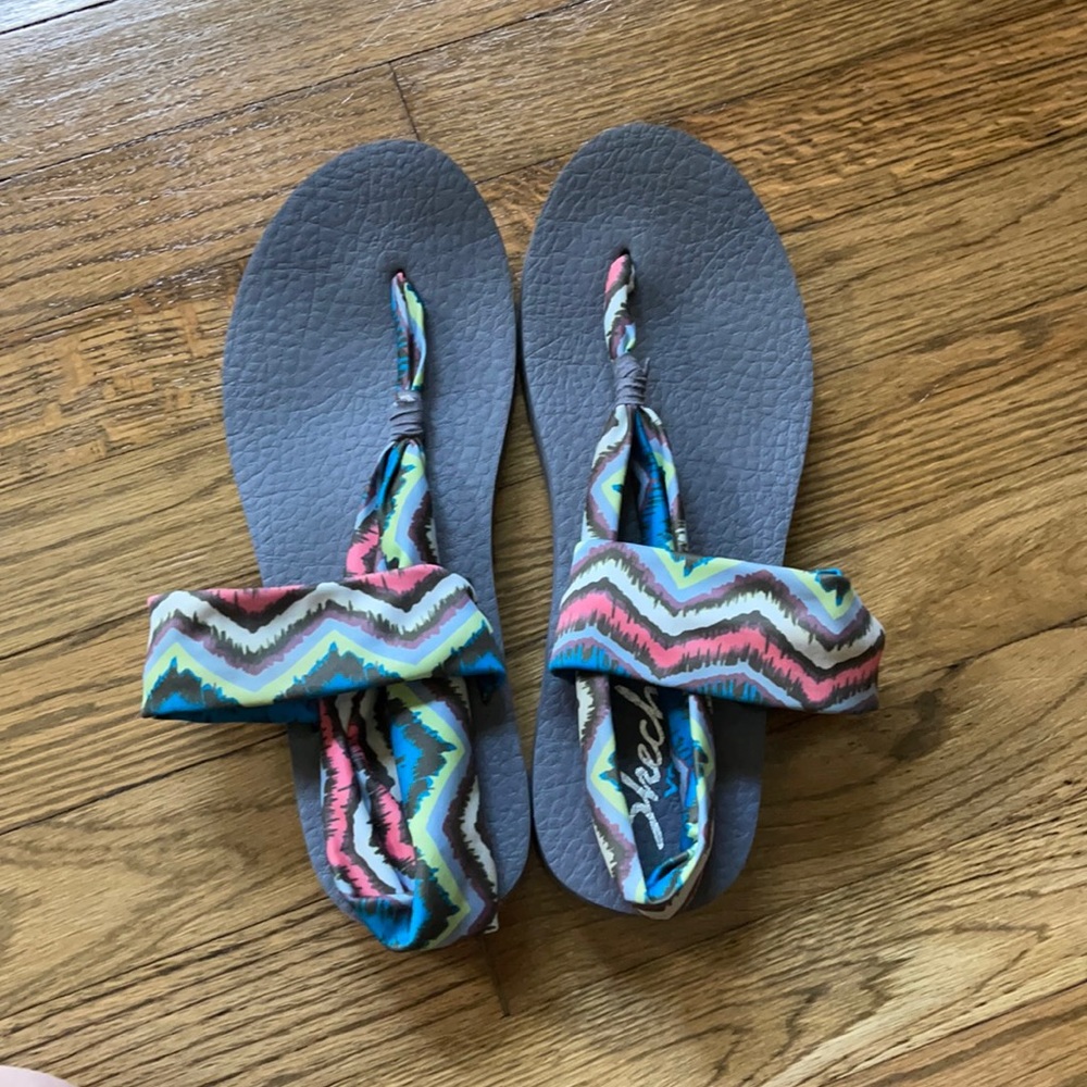 🌺 Sketchers yoga foam sandals